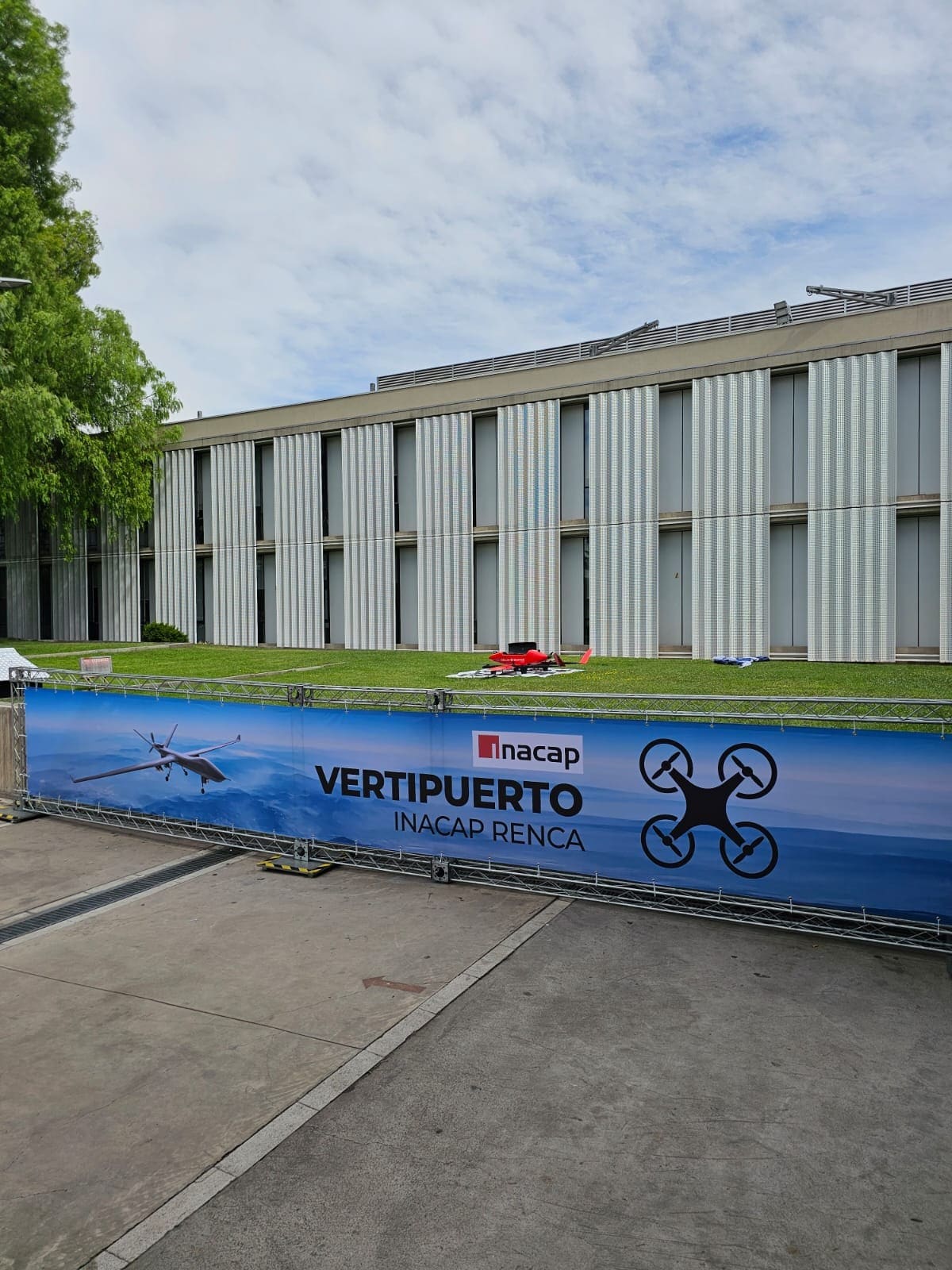 Vertipuerto montado para el evento Drones para Chile en INACAP sede Renca